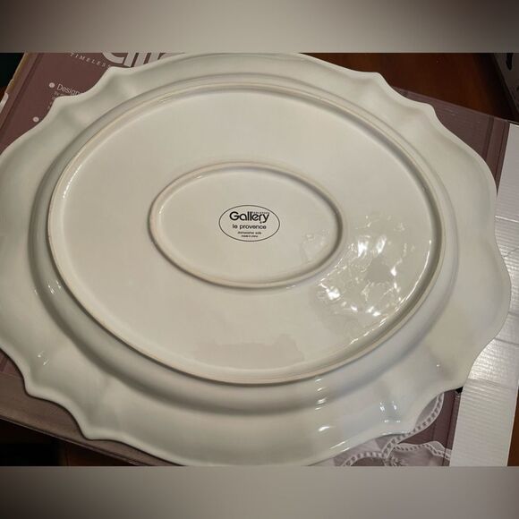 Large white Serving Plate - Picture 3 of 5